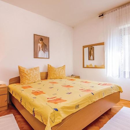 Beautiful Apartment In Novi Vinodolski Bagian luar foto