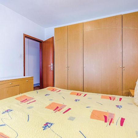 Beautiful Apartment In Novi Vinodolski Bagian luar foto