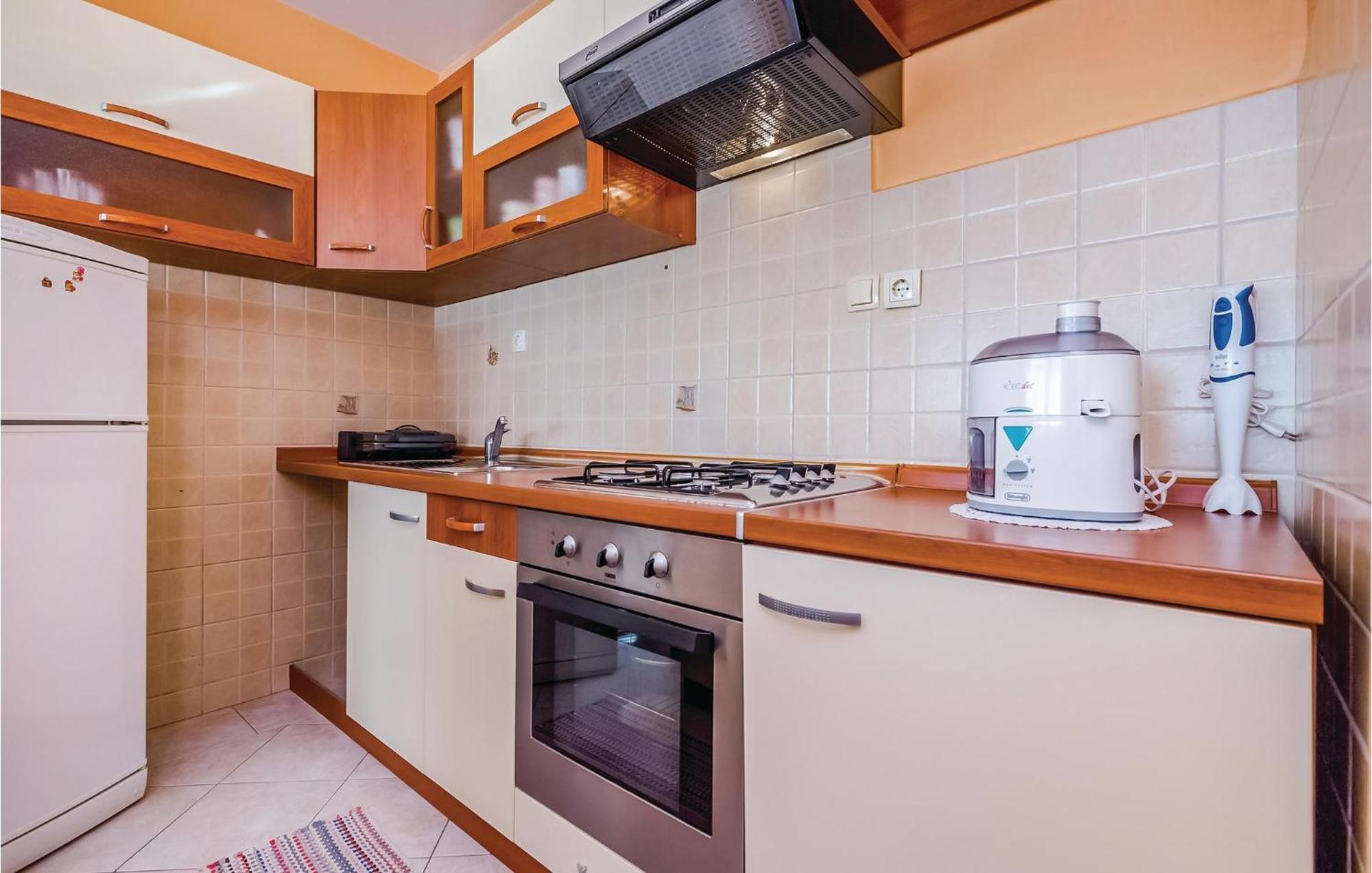 Beautiful Apartment In Novi Vinodolski Bagian luar foto