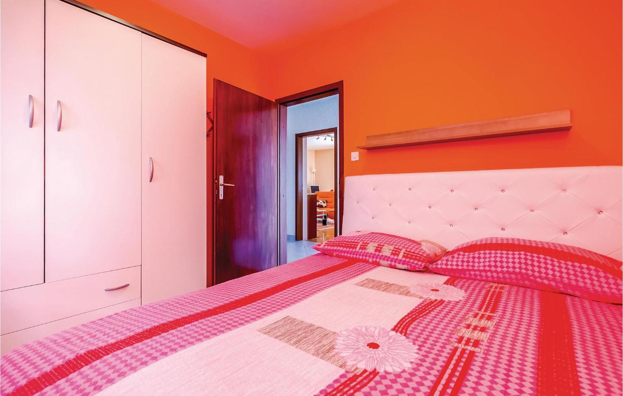 Beautiful Apartment In Novi Vinodolski Bagian luar foto