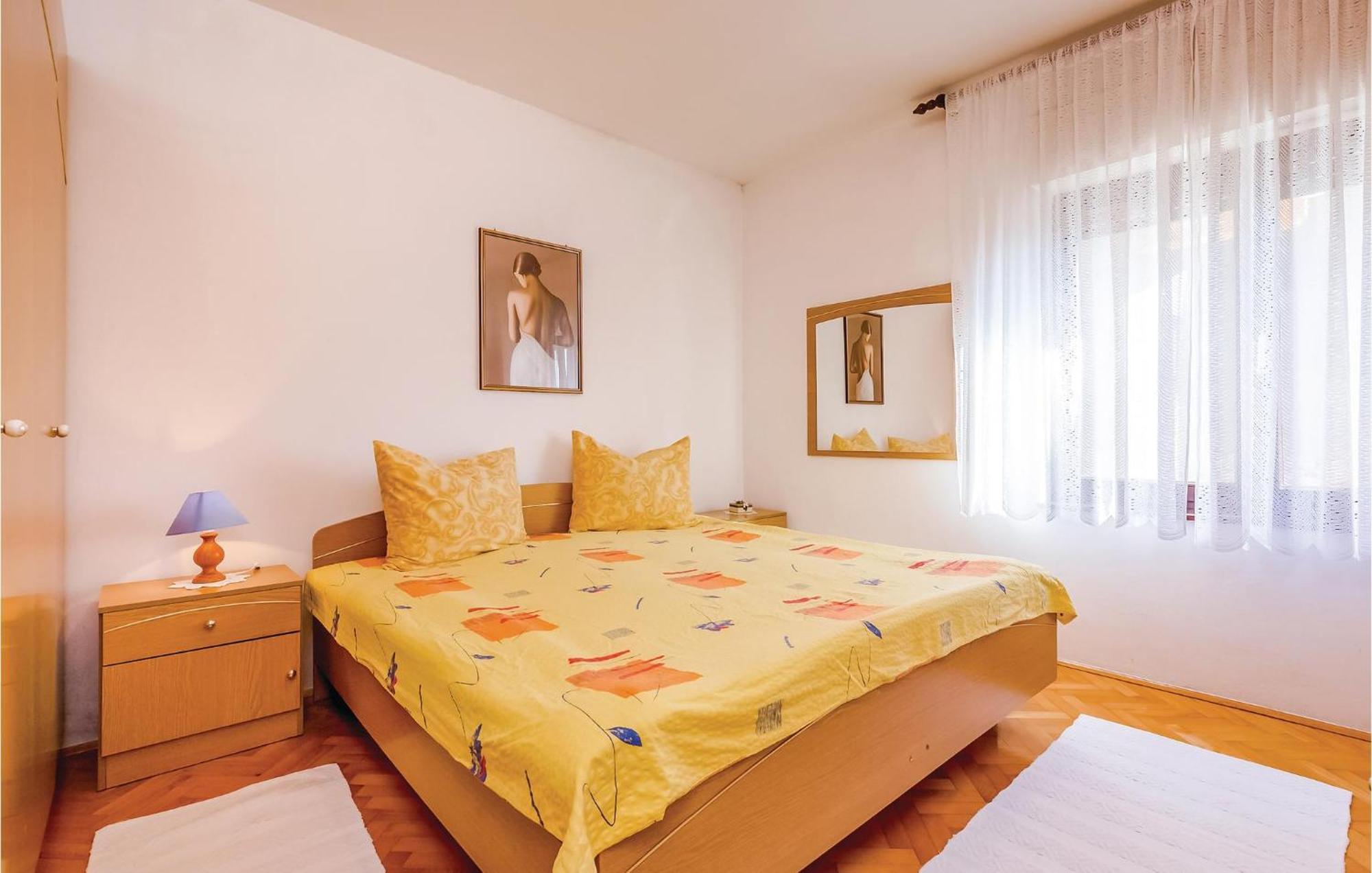 Beautiful Apartment In Novi Vinodolski Bagian luar foto