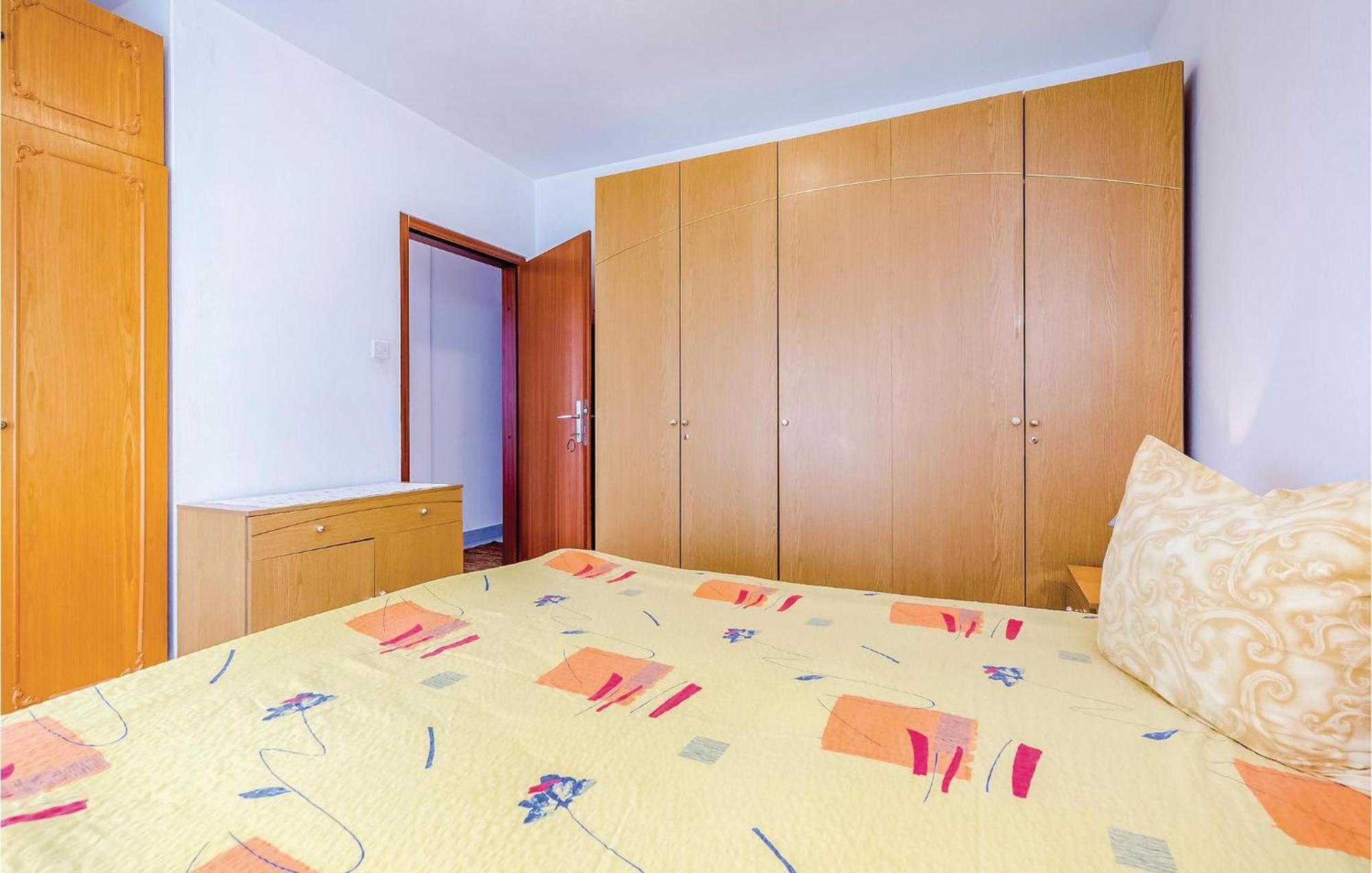 Beautiful Apartment In Novi Vinodolski Bagian luar foto