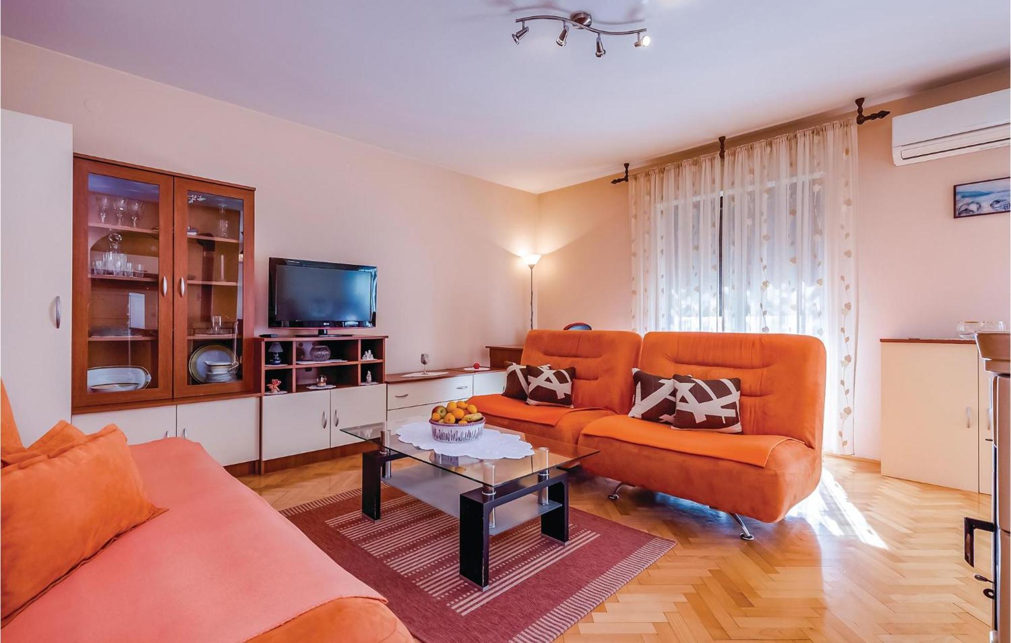 Beautiful Apartment In Novi Vinodolski Bagian luar foto