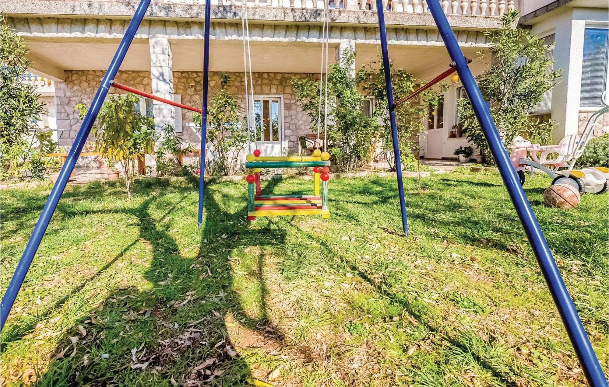 Beautiful Apartment In Novi Vinodolski Bagian luar foto