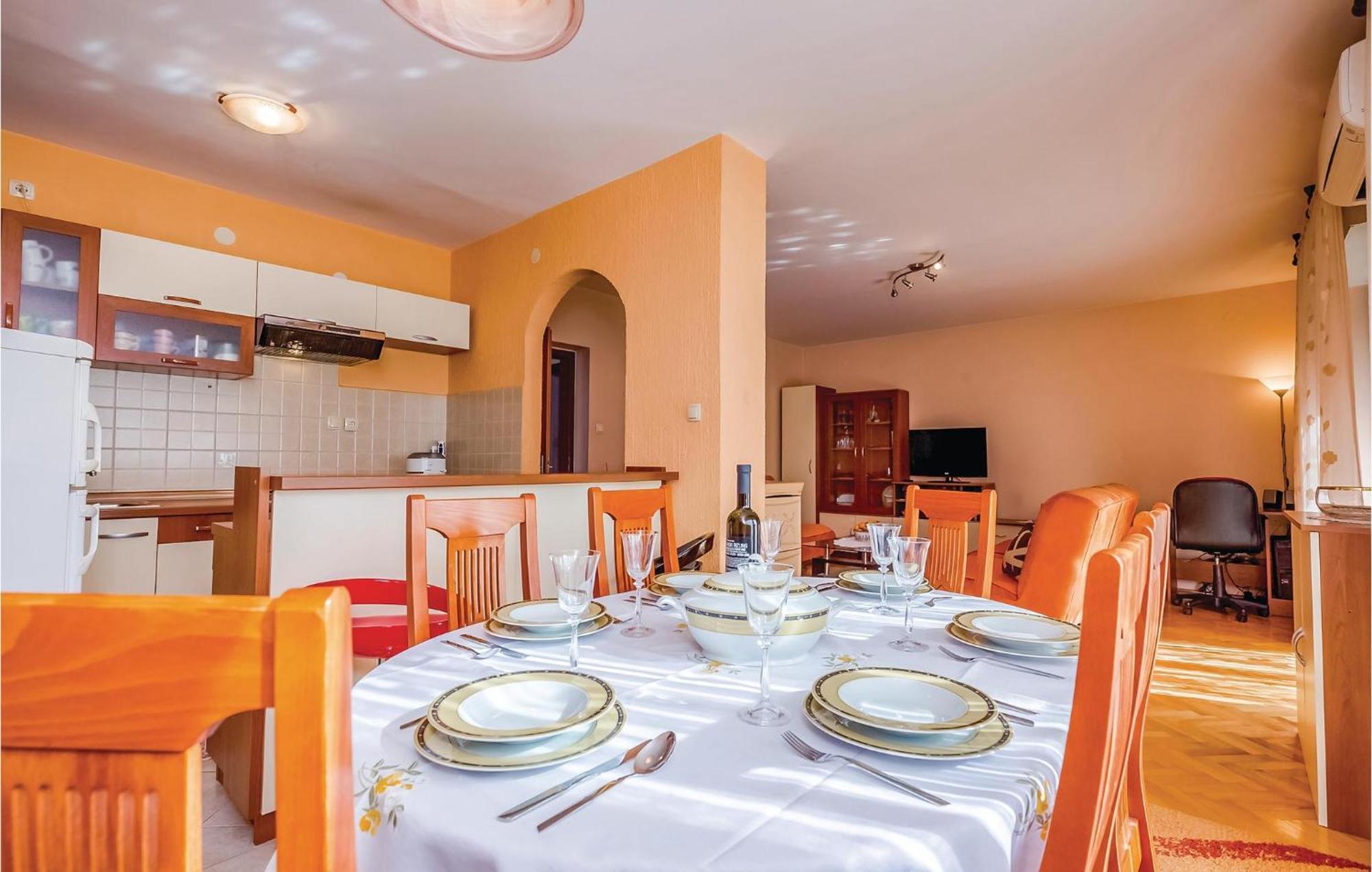 Beautiful Apartment In Novi Vinodolski Bagian luar foto