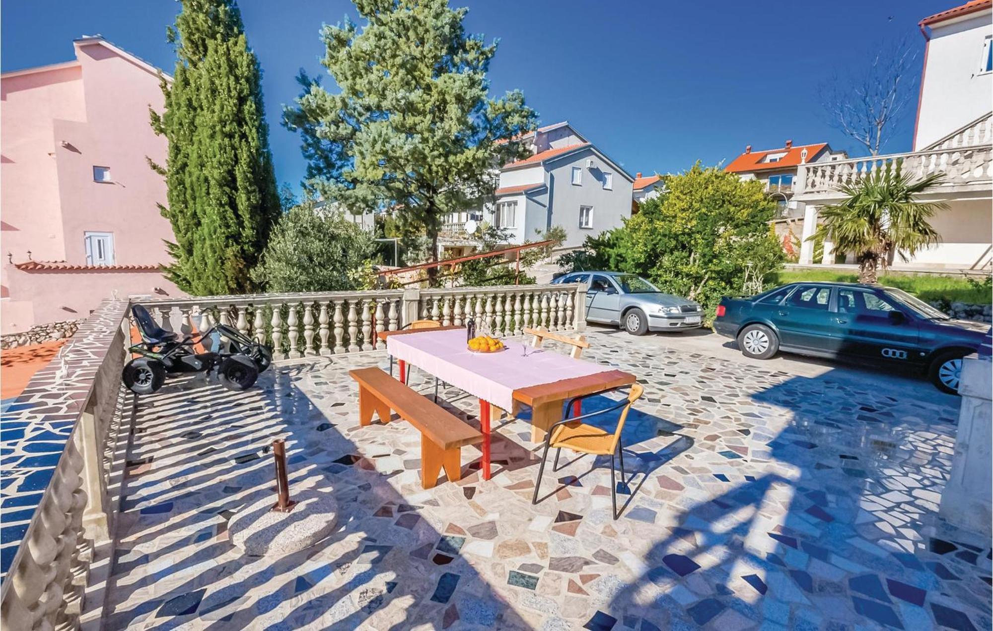 Beautiful Apartment In Novi Vinodolski Bagian luar foto