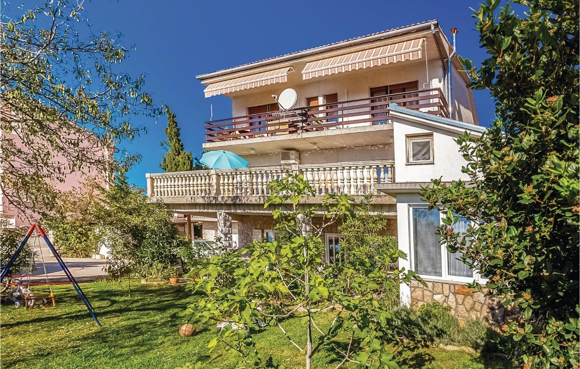 Beautiful Apartment In Novi Vinodolski Bagian luar foto